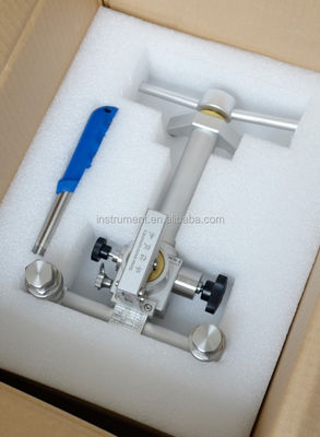 HS702 Portable Pneumatic Pressure Test Pump for Various Industrial Applications