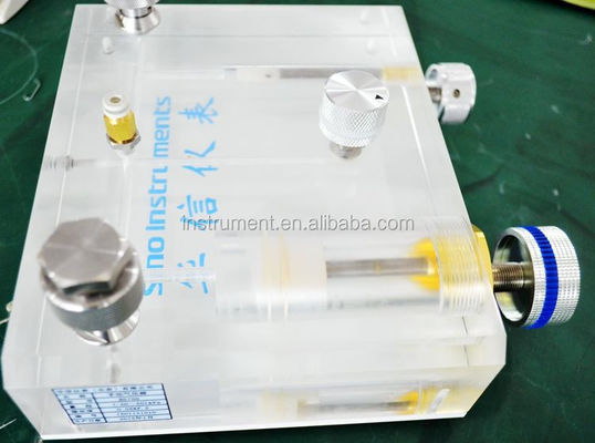 Stainless Steel Output Part HS700 Vacuum Pressure Calibration Pump 0.01mbar Resolution