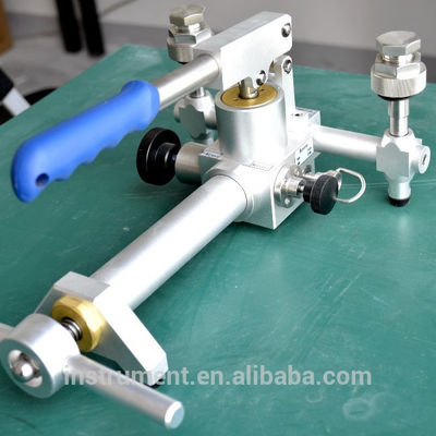 60bar Pressure Range HS703 Handheld Pressure Calibration Pump for Vacuum/Low Pressure
