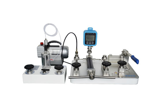 High Pressure Hand Pump for Working Media 25 Transformer Oil Pressure Range 0-2500 Bar