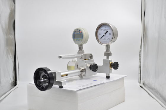 Oil Medium HS705 Hydrostatic Pressure Test Pump with 0-700 bar Measuring Range