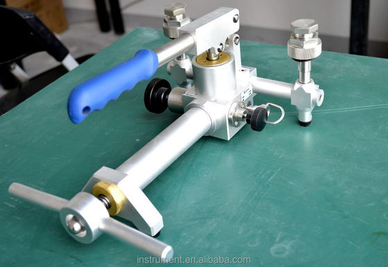 Customized and Versatile HS703 Pressure Gauge Calibration Hand Pump -0.95-60 bar