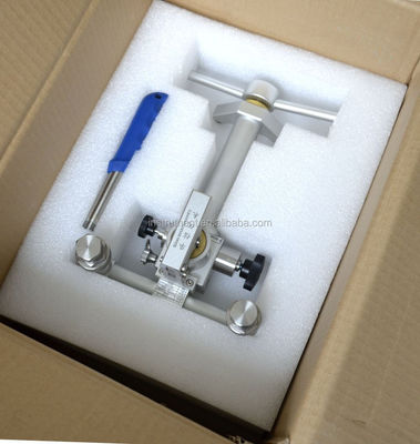 Efficiently Designed Pneumatic Pressure Comparison Pump with M20X1.5 Female Connector