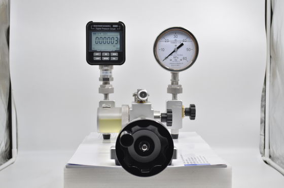 5kgs HS705 Hydraulic Pressure Comparison Pump with 0-700bar Pressure Range