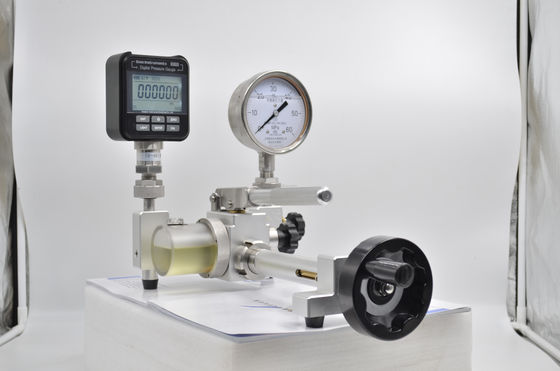 Hydraulic Oil Pressure Comparator 0-700 bar The Perfect Addition to Your Machinery