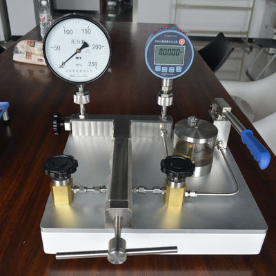 25 Transformer Oil Compatible 2500bar Manual Hand Pump for High Pressure Applications